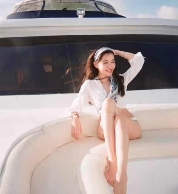 星味十足!TVB女星25歲妹妹秀凹凸有致身材,上圍豐滿四肢修長