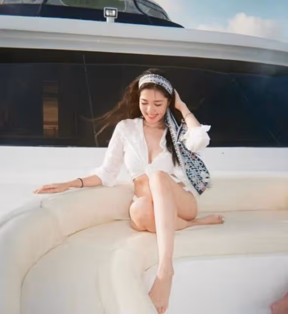 星味十足!TVB女星25歲妹妹秀凹凸有致身材,上圍豐滿四肢修長