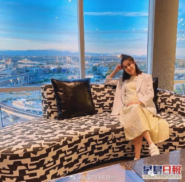 鍾嘉欣趁產前帶子女Staycation!四肢纖瘦獲贊最美大肚婆