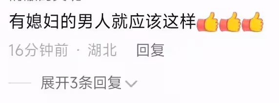 吳京遭性感女性騷擾!被挽手摸身靠肩避無可避,勉強裝笑表情尷尬