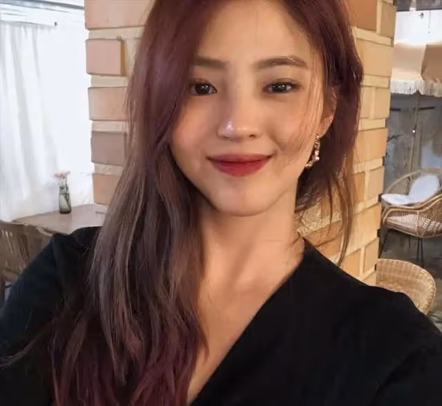 韓國美女韓素希畫風驚悚似求救?從小悲慘替母還債,狀態令人擔憂