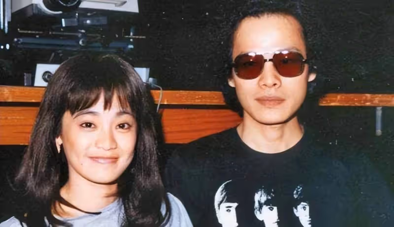 他和前妻丁克12年，約好一輩子不生育，卻轉身娶小13歲嬌妻，在58歲試管生女