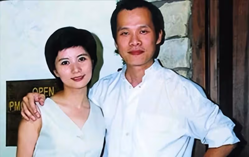 他和前妻丁克12年，約好一輩子不生育，卻轉身娶小13歲嬌妻，在58歲試管生女