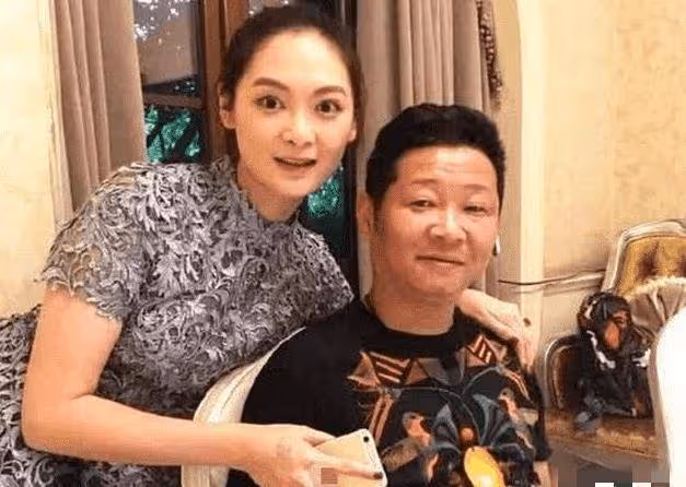28歲被張國立捧紅，拍戲25年不溫不火，如今51歲在家種地