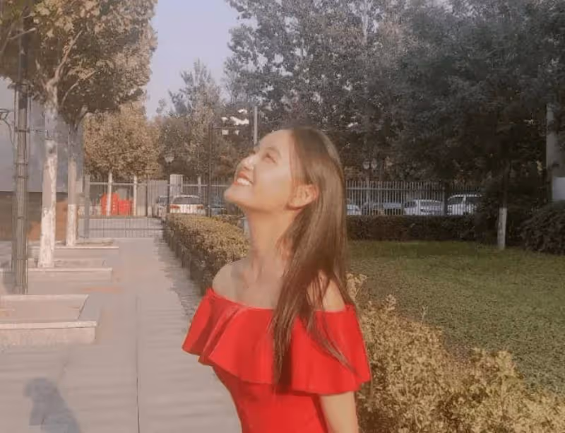蔣依依對顏值有多自信？曬美照從來不修圖，身後的影子說明一切！