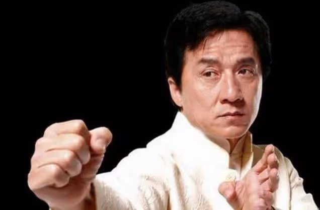 大哥成龍的替身，拍戲多年滿身傷痕，卻收到一輛法拉利作為禮物！