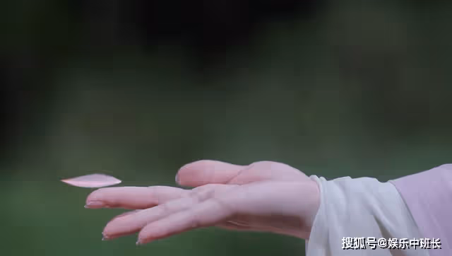 《沉香如屑》在天界用花瓣有損真身，凡間的顏淡為何成了散花童子？