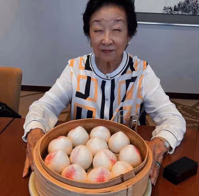 知名主持方太近況!88歲疾病纏身眼睛難睜開,欲移居國外安享晚年