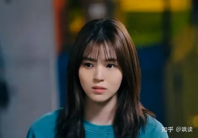 全身淤青的韓國女星,詭異紅色畫風暗示「SOS」,囚禁?虐待?