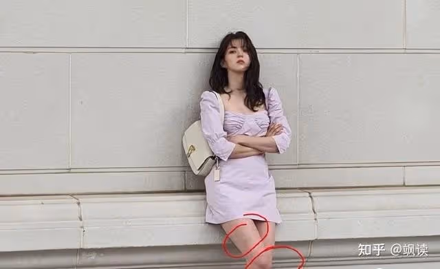 全身淤青的韓國女星,詭異紅色畫風暗示「SOS」,囚禁?虐待?