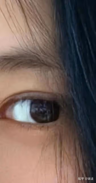 全身淤青的韓國女星,詭異紅色畫風暗示「SOS」,囚禁?虐待?