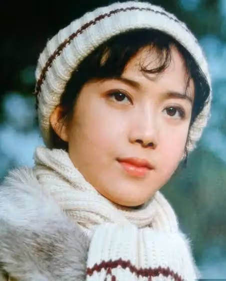 紅毯不慣毛病，糙皮凸嘴肉腰無處可藏，還是「老花」真好看