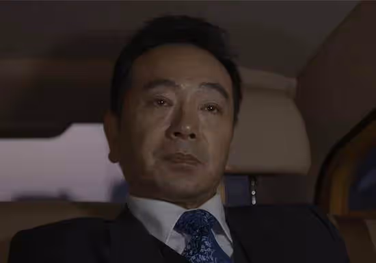 張晨光200萬豪車曝光,一件衣服穿35年,億萬家產卻全上交老婆