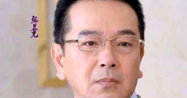張晨光200萬豪車曝光,一件衣服穿35年,億萬家產卻全上交老婆