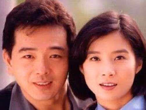 張晨光200萬豪車曝光,一件衣服穿35年,億萬家產卻全上交老婆
