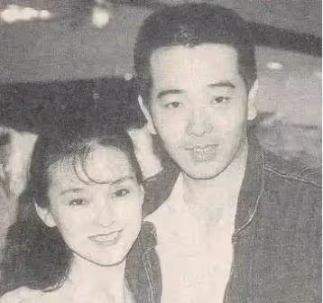 張晨光200萬豪車曝光,一件衣服穿35年,億萬家產卻全上交老婆