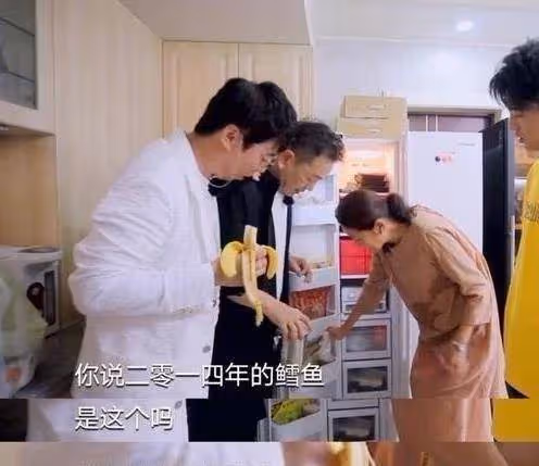 張晨光200萬豪車曝光,一件衣服穿35年,億萬家產卻全上交老婆