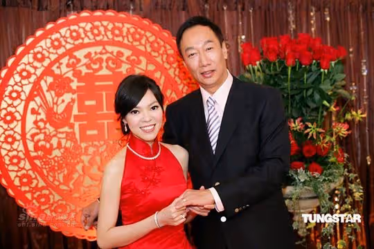 嫁入豪門12年！曾馨瑩忍不住訴「年齡差距大有代溝」　公開夫妻私下相處模式：征服老公有高招
