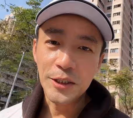大s錯付了？具俊曄紋髪成功，疑與美女穿情侶褲，網友：放飛自我