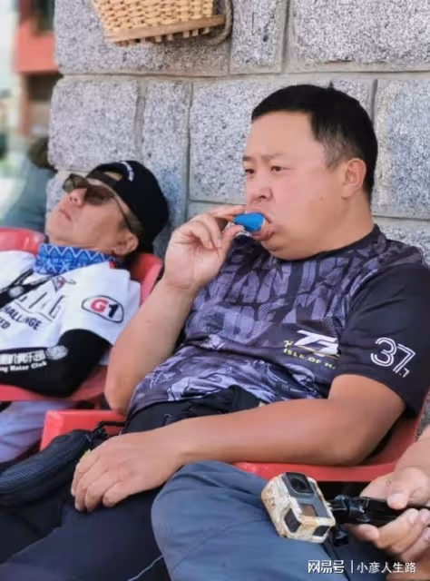 德雲社閻鶴祥凌晨發文，講述看電影的經歷，評論區畫風卻集體跑偏