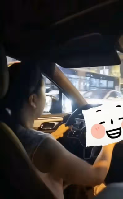 付笛生夫婦吃小飯館!狂飲4元多啤酒低調無人識,任靜手臂顯粗壯