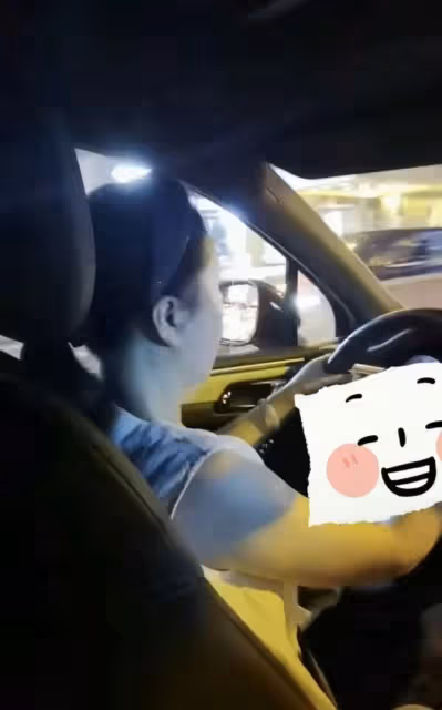 付笛生夫婦吃小飯館!狂飲4元多啤酒低調無人識,任靜手臂顯粗壯