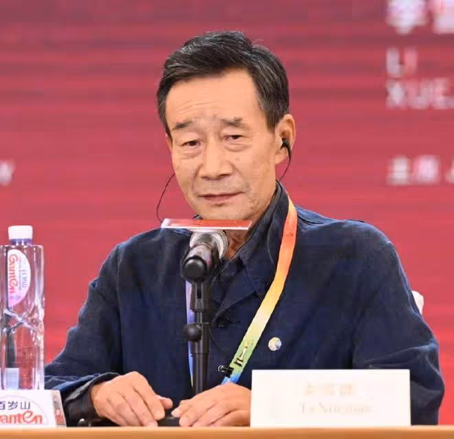 曝李雪健出演流浪地球2!戴助聽器出席活動,身體狀況引網友心疼