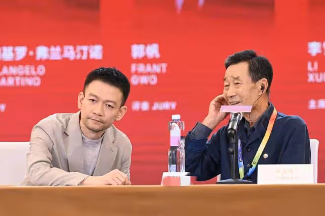 曝李雪健出演流浪地球2!戴助聽器出席活動,身體狀況引網友心疼