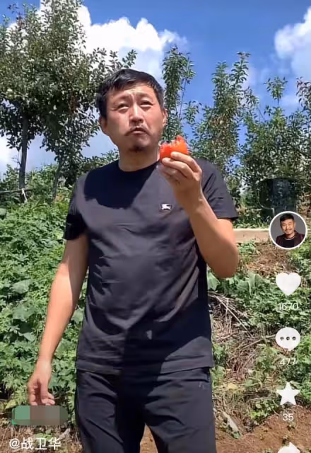 52歲亮劍戲骨在鄉村干農活,頭頂烈日摘農作物,曬到皺眉直接啃菜