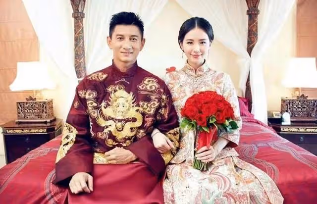感情生變?昔日愛侶劉詩詩吳奇隆同框回公寓,全程保持距離無交流