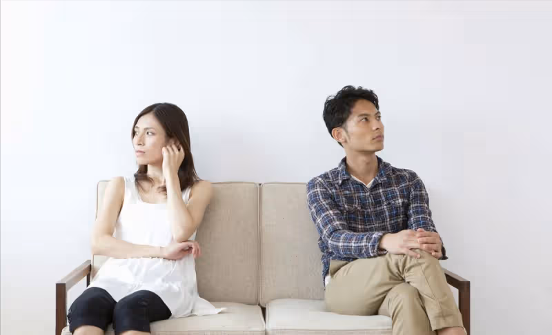 要求兒媳執行AA,當晚兒子被趕出陪嫁房:都怪媽,偷雞不成蝕把米