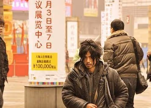 還記得多年前火爆網絡的「犀利哥」嗎?他現在過得怎樣?