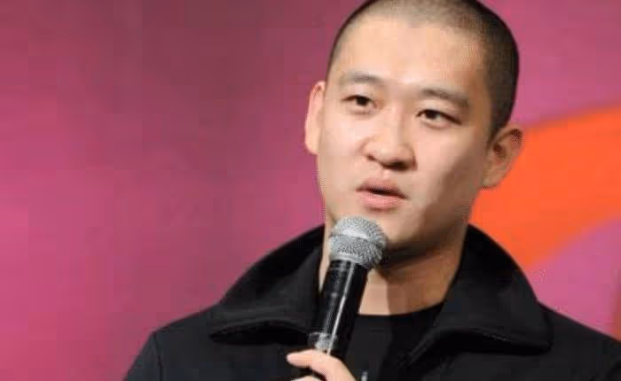 他是岳雲鵬不為人知的三徒弟,為了師父的事業,犧牲自己的前程