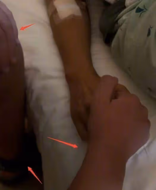 陳若儀曬林志穎病床照！kimi守在爸爸身邊，緊握纏著膠布的雙手，父子深情好感人