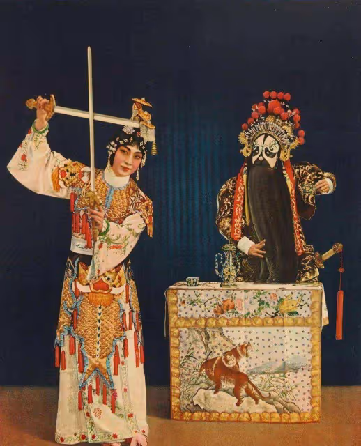 張雨綺演繹虞姬,一身紅裙加身,致敬梅蘭芳百年「霸王別姬」