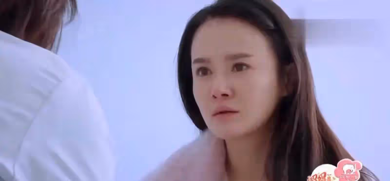 央視前女主播直播間崩潰痛哭:心疼結婚8年生3子