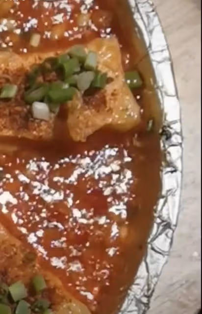 傅迪生夫婦在小飯館吃飯!低調不認人地喝了4塊多的啤酒,任靜雙臂有力