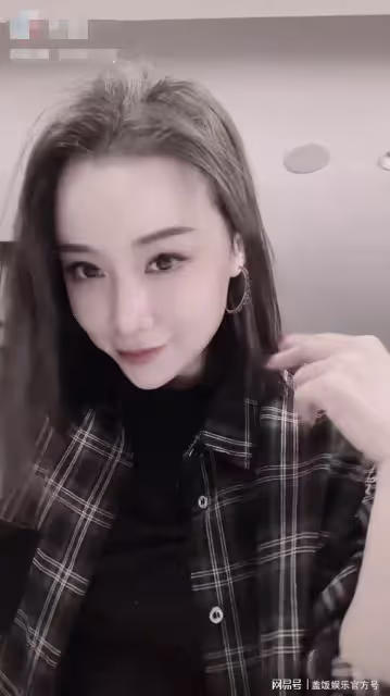 姚芊羽曬清純舊照引爭議,如今鼻子微挺下巴尖,網友直呼判若兩人