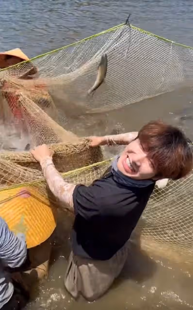 27歲偶像男星回廣東農村開農場!撿鴨蛋下魚塘捉魚,生活太接地氣