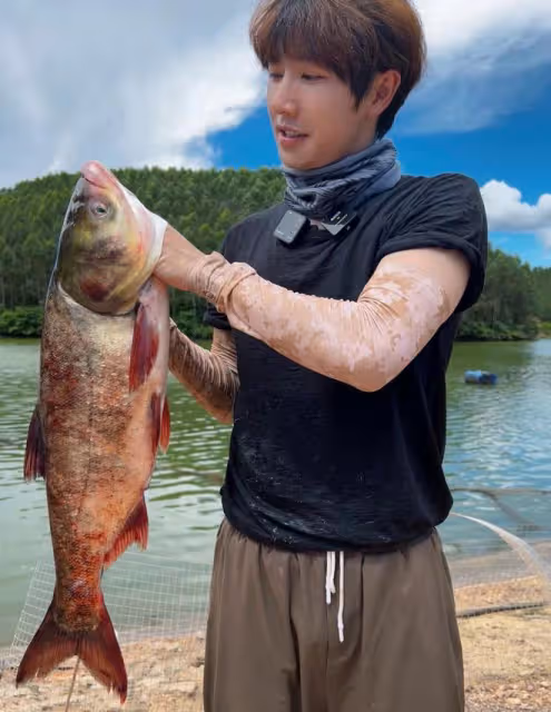 27歲偶像男星回廣東農村開農場!撿鴨蛋下魚塘捉魚,生活太接地氣