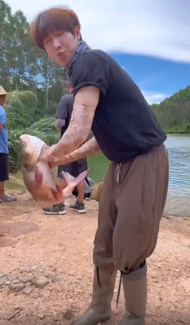 27歲偶像男星回廣東農村開農場!撿鴨蛋下魚塘捉魚,生活太接地氣