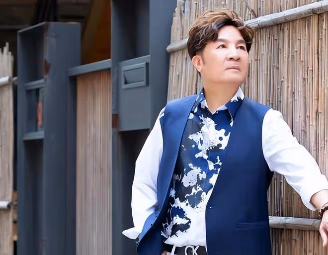 66歲男星摔倒昏迷,10個月仍無法說話,親人花巨額醫療費不願放棄