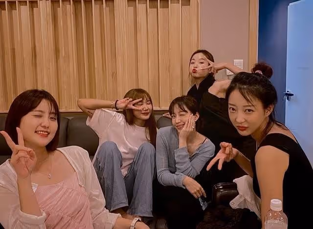 人氣女愛豆戀情曝光後雙喜臨門,直言:是奇蹟