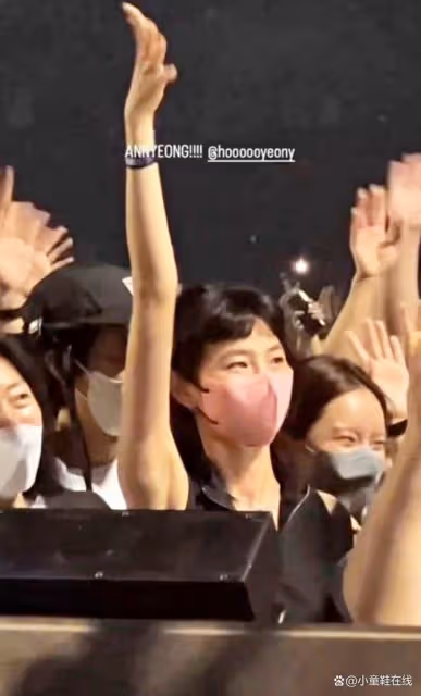 惠利柳俊烈看演唱會被抓包!隔壁驚見又一對明星CP,網:搖滾區太閃