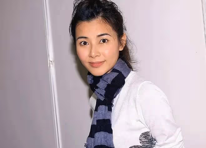 蒙嘉慧:不幸福的原生家庭長大,與鄭伊健婚後丁克,48歲依舊美麗