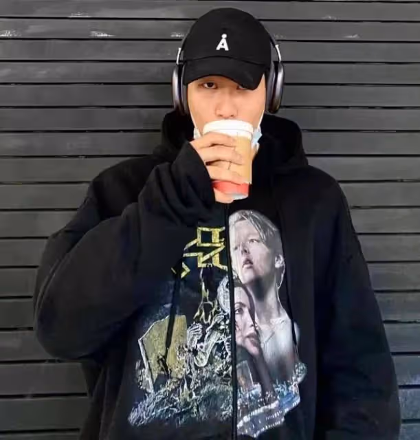 陳坤20歲兒子近照曝光，穿6千短袖打扮有型，氣質和爸爸越來越像