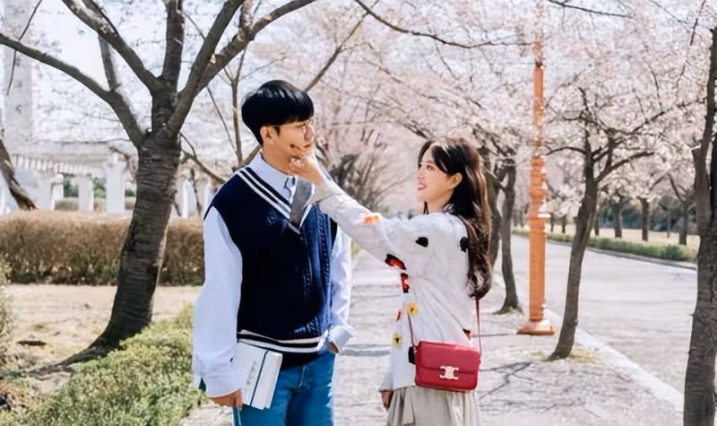 （依法相愛）李升基&李世榮變乖巧大學生&美貌校花，櫻花樹下告白