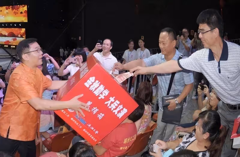 「相聲演員」奇志大兵，走紅後就裂穴，19年後二人差距天差地別