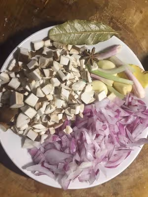 滷肉飯（小朋友也可以吃的喔）
