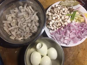 滷肉飯（小朋友也可以吃的喔）